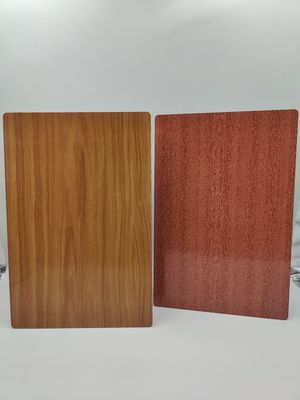 Des feuilles ACP de 0,2 mm couche d'aluminium surface de grains de bois pour la conception intérieure