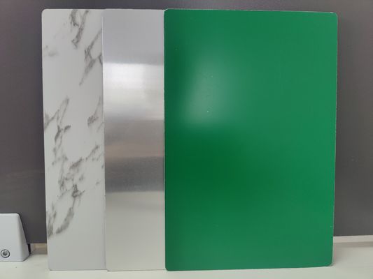 Dekorative PVDF ACP-Blätter 6,0 mm Dicke Spiegel Oberfläche 0,25 mm Aluminium-Schicht Für Einkaufszentren Innenräume