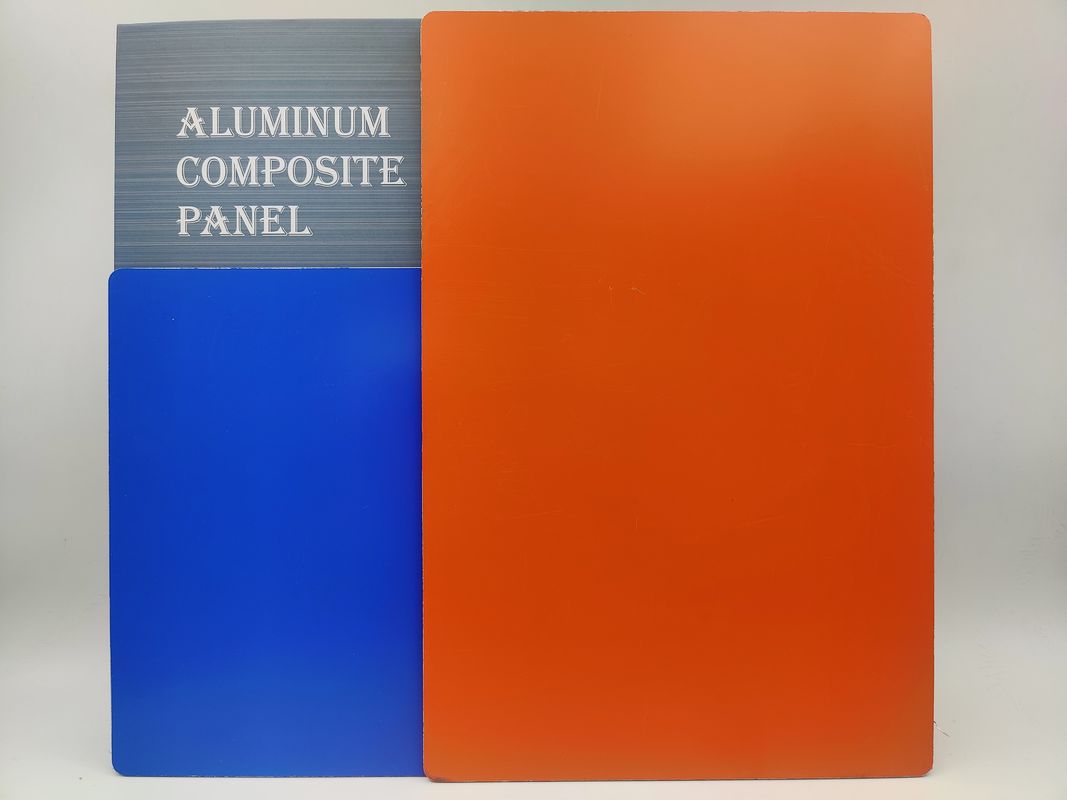 Panneaux intérieurs en composite d'aluminium (ACP) résistants au feu, couche d'alliage de 0,3 mm, finition brillante pour la décoration de cafés